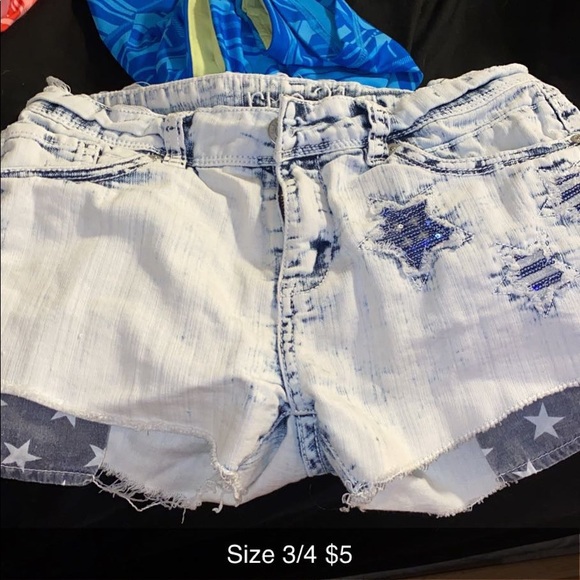 Woman’s shorts - Picture 4 of 12